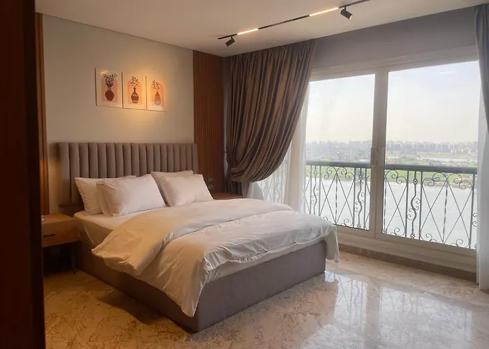 Luxury Nile View Apartment In Maadi